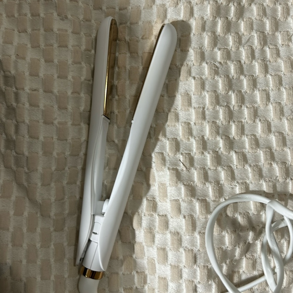 Kristen Ess mini flat iron